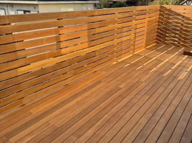 ウリンの広いウッドデッキの画像