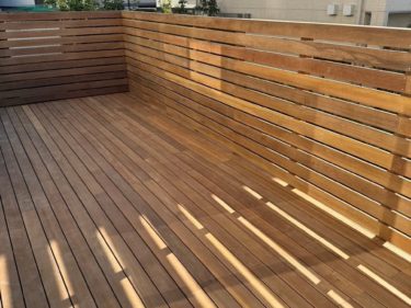 ウリンの広いウッドデッキの画像