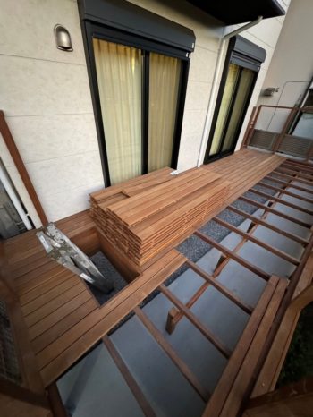 ウッドデッキ施工中の画像