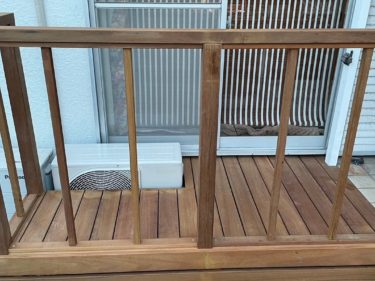 ウッドフェンスの格子が広い