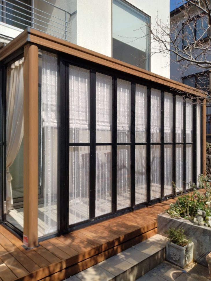 茶色いサンルームの画像