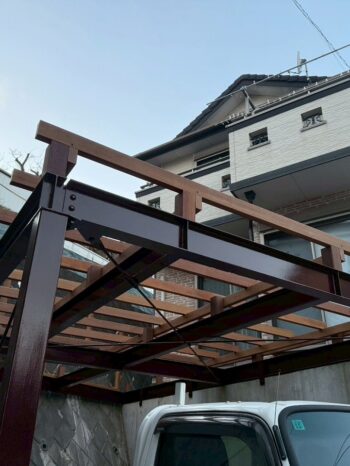 ウッドデッキ施工中