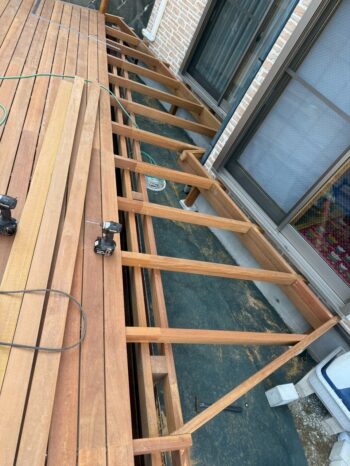 ウッドデッキ施工中