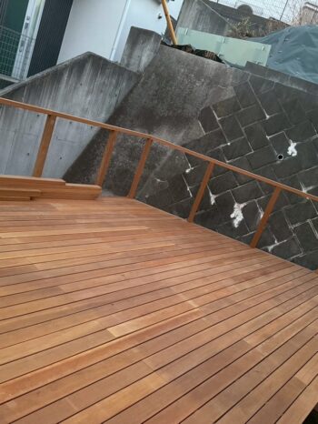 ウッドデッキ施工中