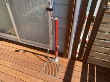 ウッドデッキ上の水栓柱