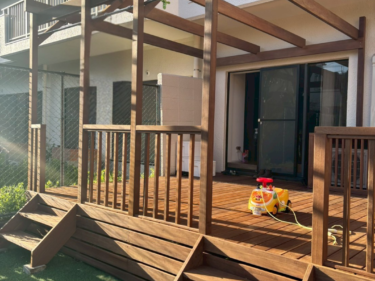 広いお庭を活かして“使える空間”に。人工芝と共存するマンションウッドデッキリフォーム