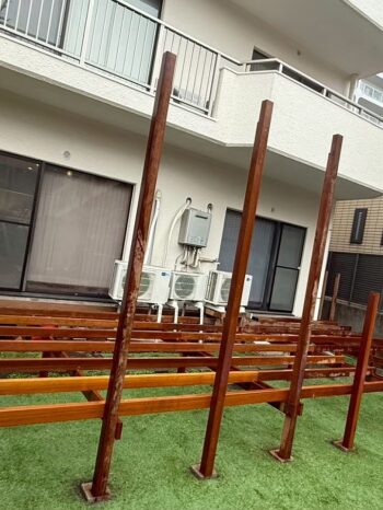 ウッドデッキ施工中