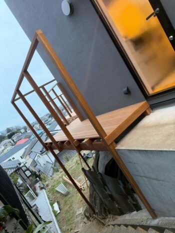 ウッドデッキ施工中