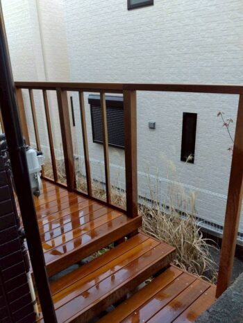 ウッドデッキ施工中