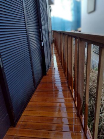 ウッドデッキ施工中