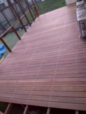 ウッドデッキ施工中