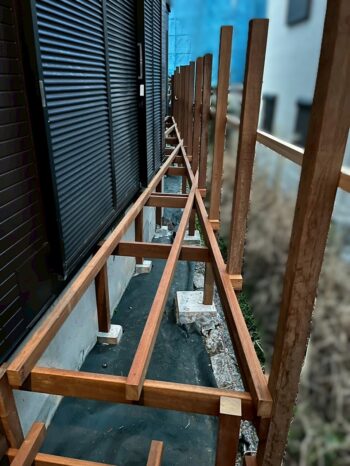 ウッドデッキ施工中