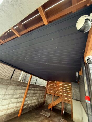 ウッドデッキ施工中