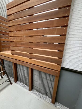 ウッドデッキ施工中