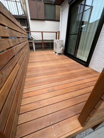 ウッドデッキ施工中