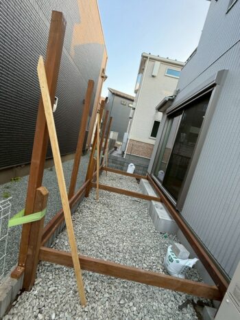 ウッドデッキ施工中