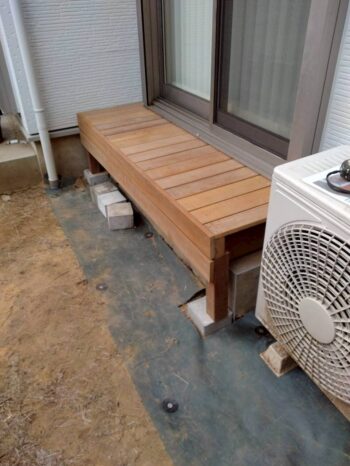 縁台室外機カバー施工中
