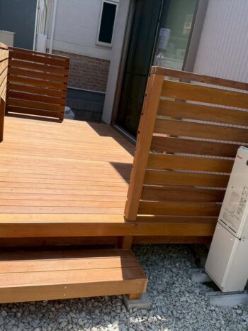 ウッドデッキ施工中
