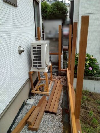 ウッドデッキ施工中