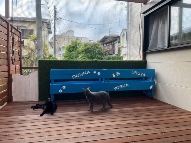 愛犬・愛猫と一緒に過ごせるウッドデッキ｜脱走防止ネットもオリジナル施工